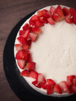 Eggless cake with seasonal fruit - Image 2