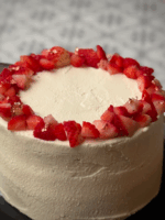 Eggless cake with seasonal fruit - Image 3